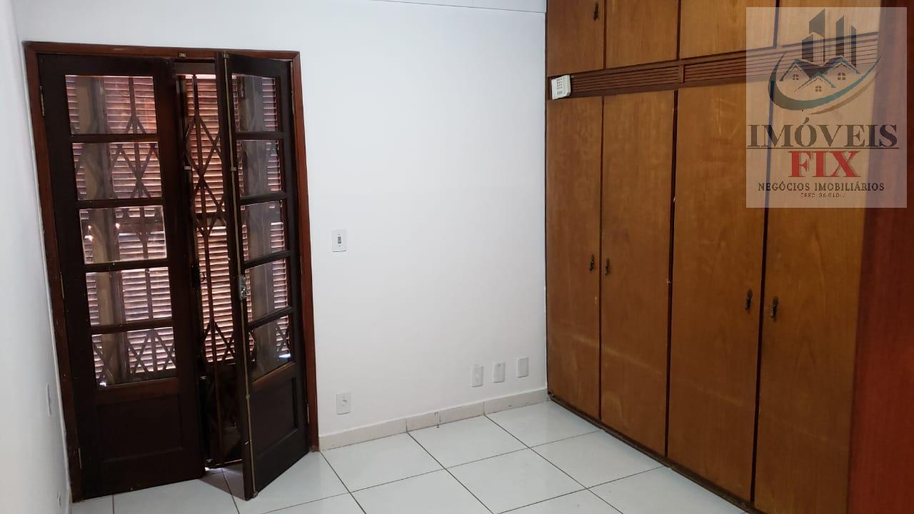 Casa à venda com 5 quartos, 322m² - Foto 17