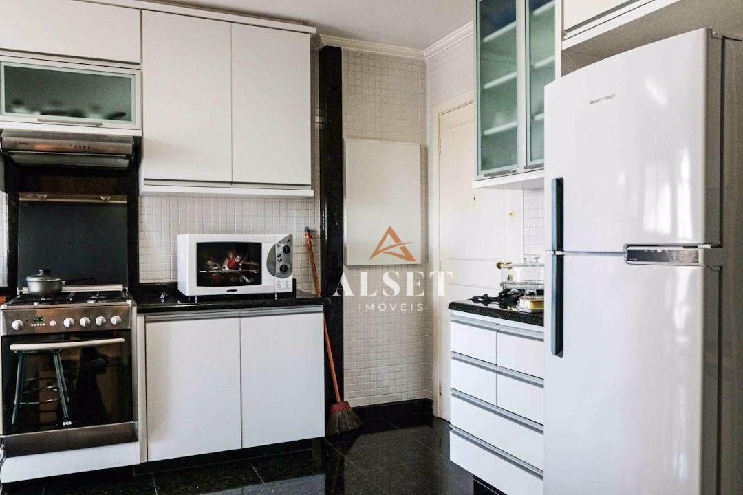 Apartamento à venda com 3 quartos, 182m² - Foto 9