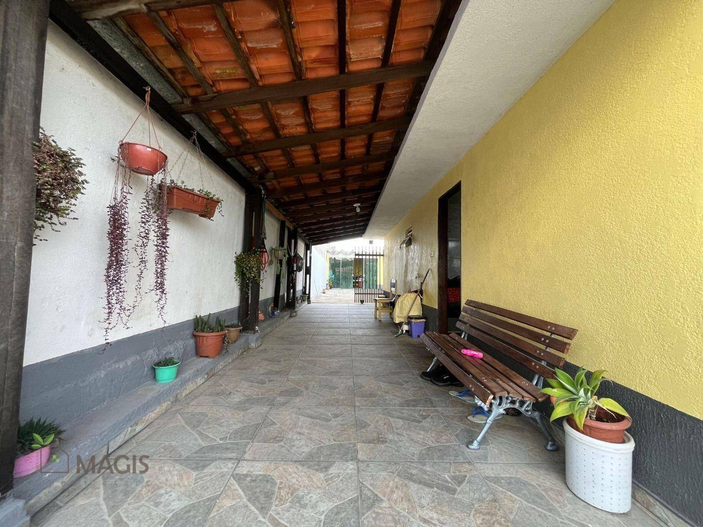 Casa à venda com 4 quartos, 200m² - Foto 2