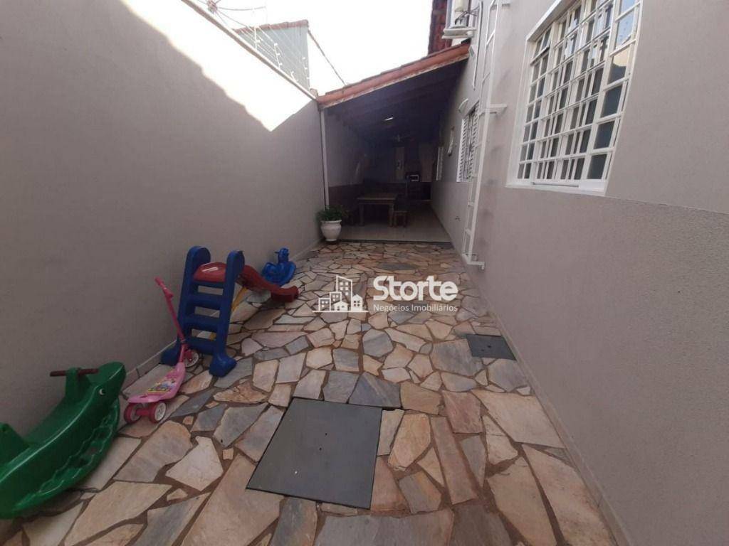 Casa à venda com 4 quartos, 235m² - Foto 15