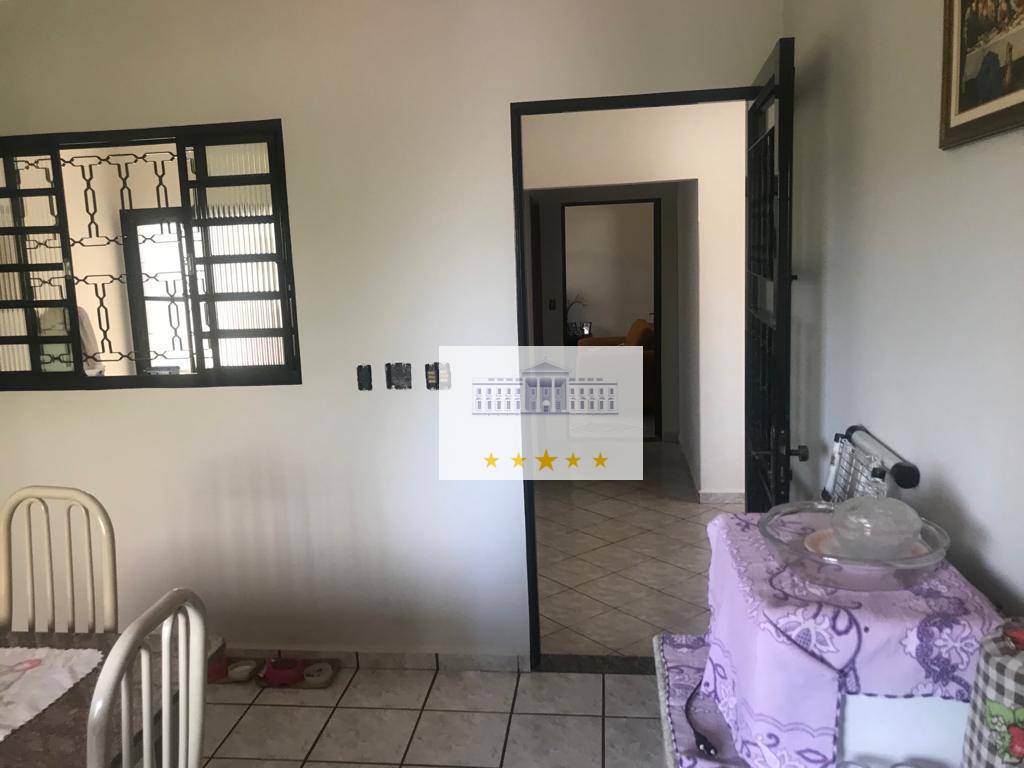 Casa à venda com 3 quartos, 230m² - Foto 3