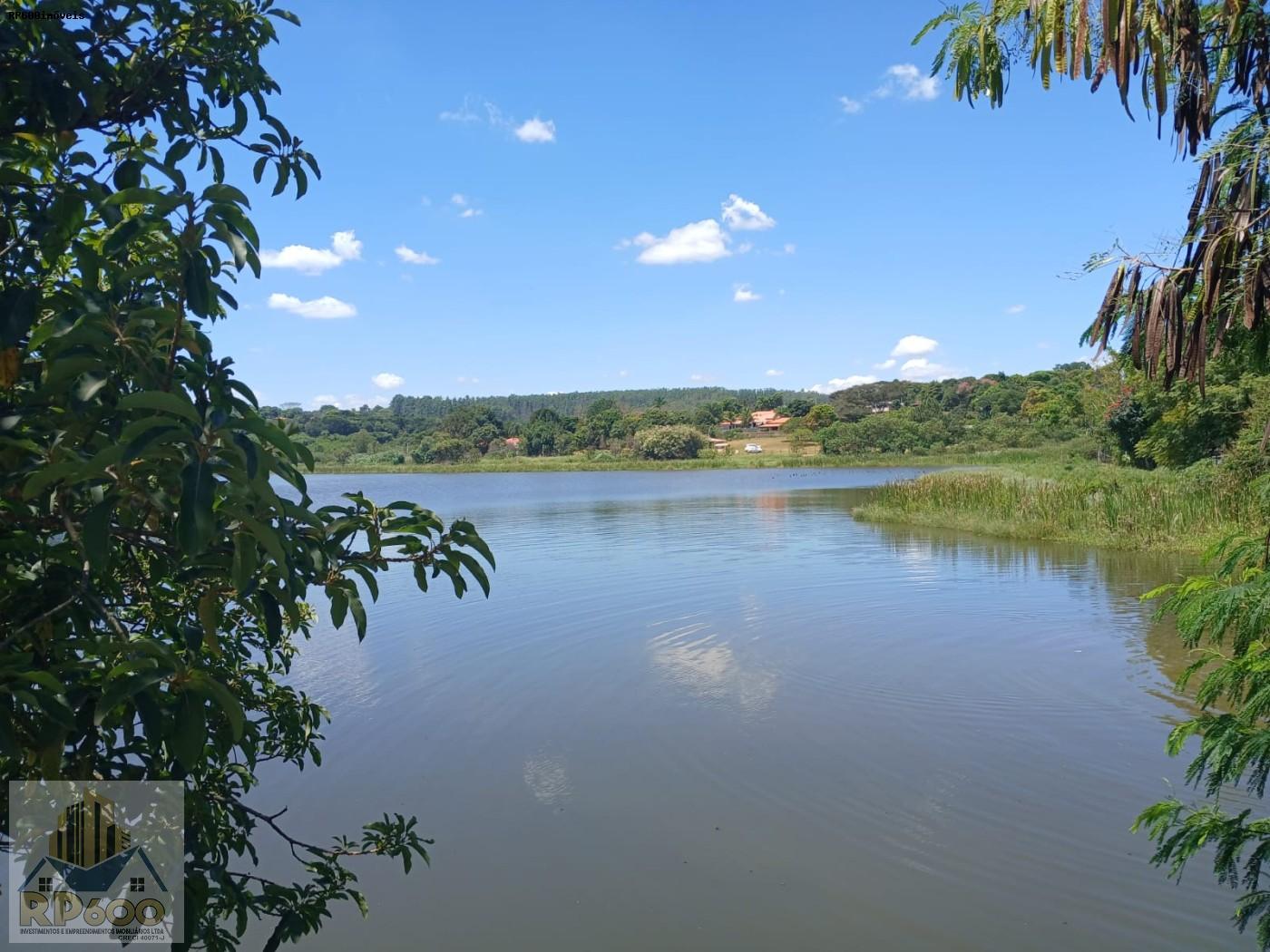 Chácara à venda com 3 quartos, 2195m² - Foto 2