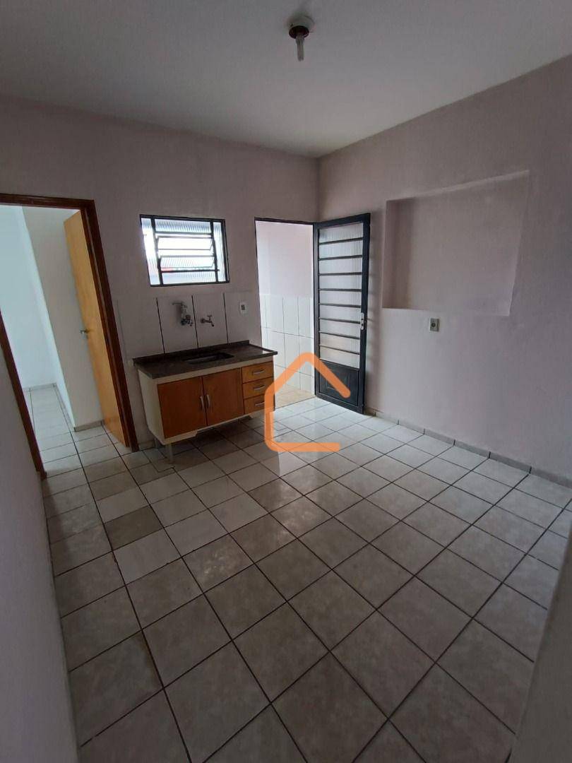 Casa para alugar com 3 quartos, 77m² - Foto 5