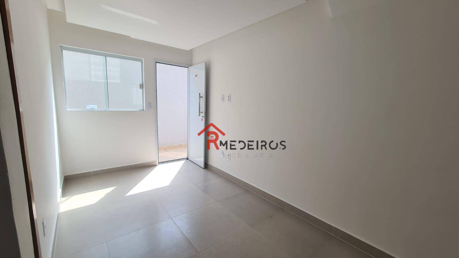 Casa à venda com 2 quartos, 48m² - Foto 4