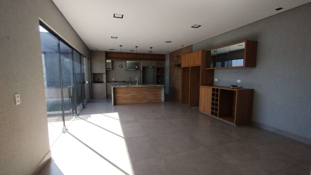 Casa à venda com 4 quartos, 250m² - Foto 5