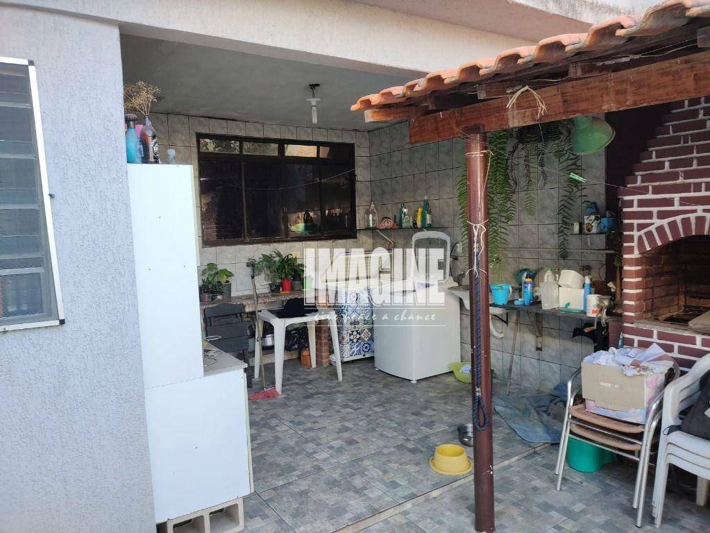 Casa à venda com 3 quartos, 200m² - Foto 25