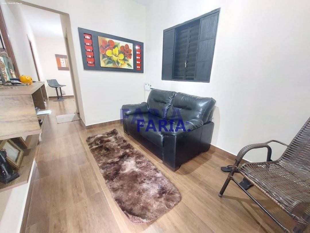 Casa à venda com 3 quartos, 90m² - Foto 4