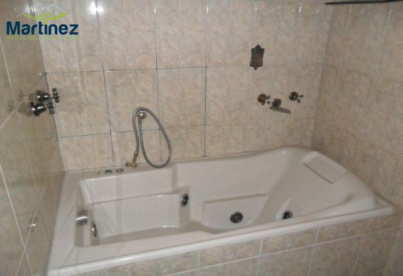 Casa à venda e aluguel com 3 quartos, 243m² - Foto 6