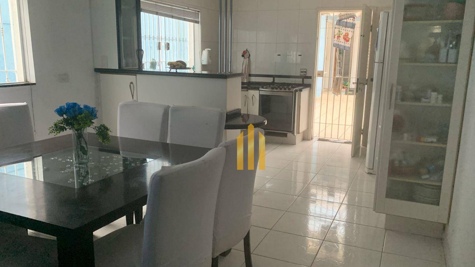 Sobrado à venda com 3 quartos, 320m² - Foto 1