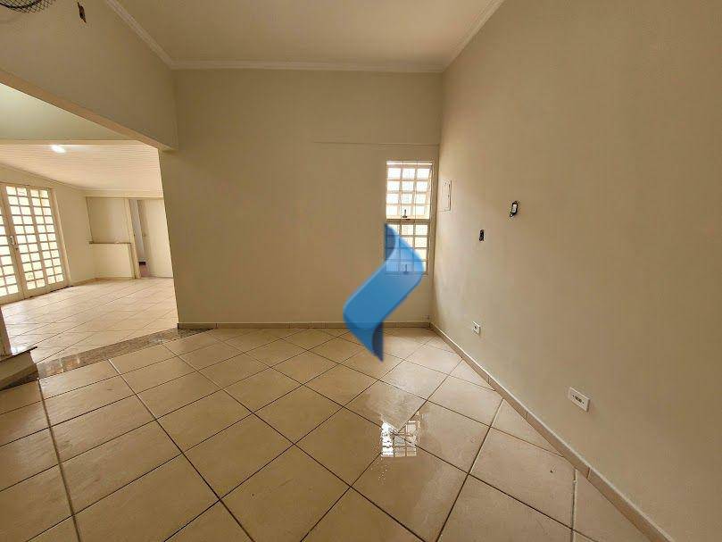 Casa para alugar com 6 quartos, 262m² - Foto 31