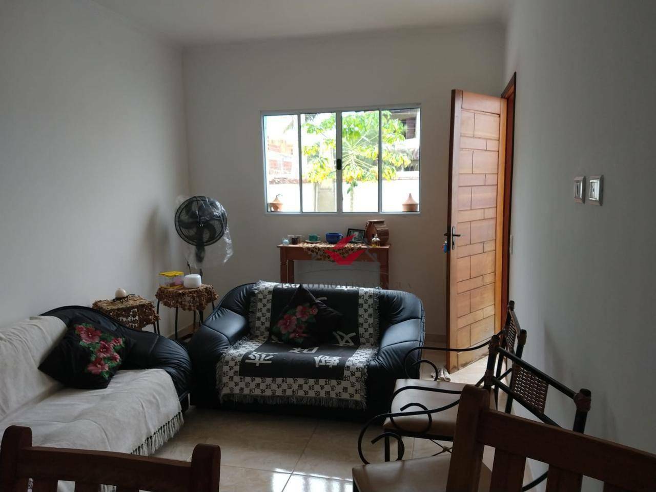 Casa à venda com 2 quartos, 99m² - Foto 2