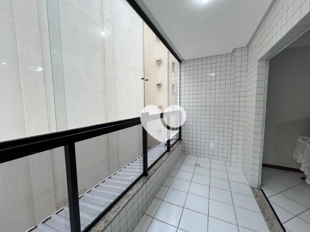 Apartamento à venda com 2 quartos, 75m² - Foto 4