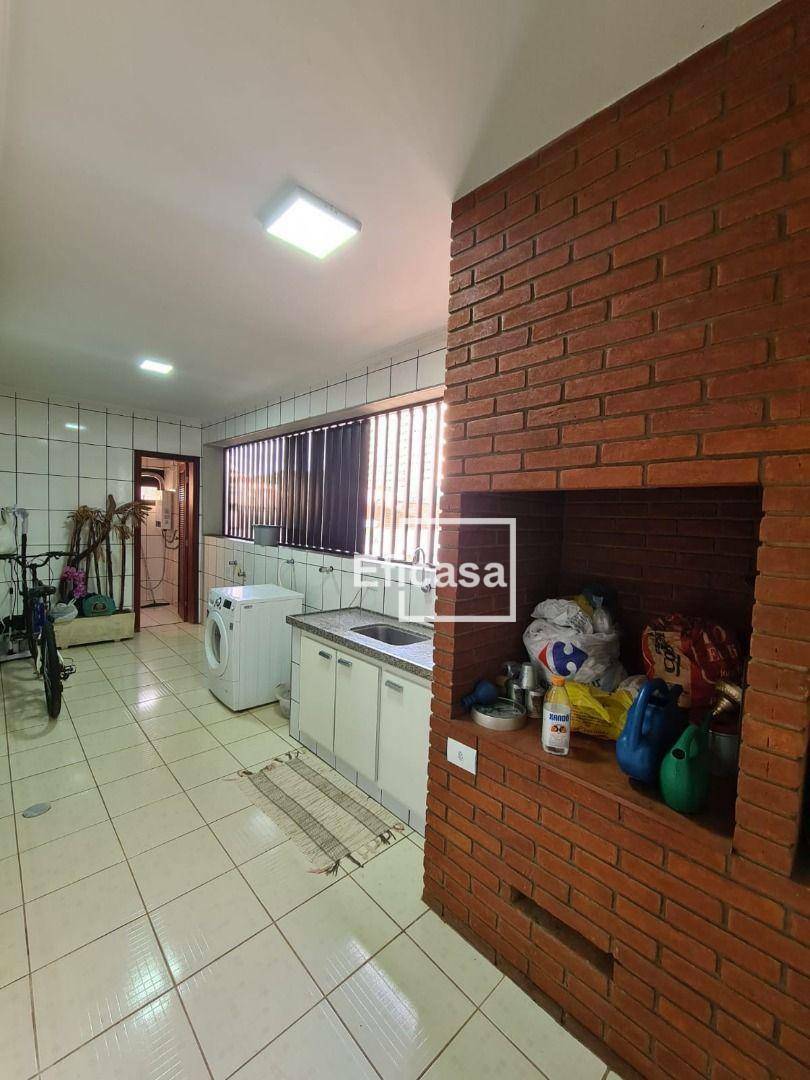 Apartamento à venda com 3 quartos, 270m² - Foto 1