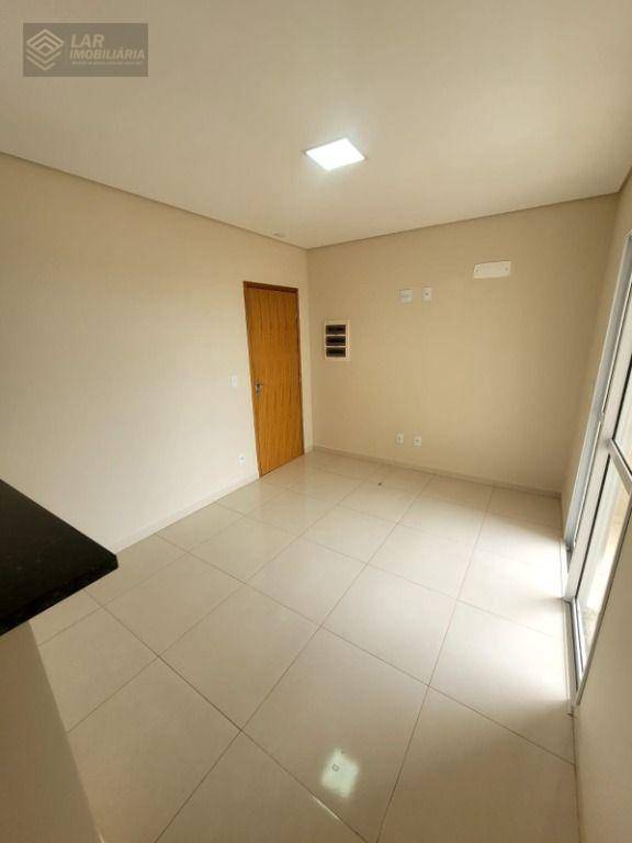 Apartamento para alugar com 2 quartos, 77m² - Foto 3