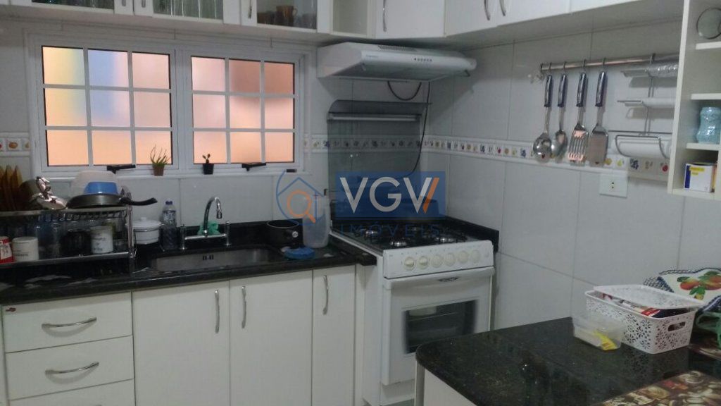 Casa à venda com 2 quartos, 180m² - Foto 4