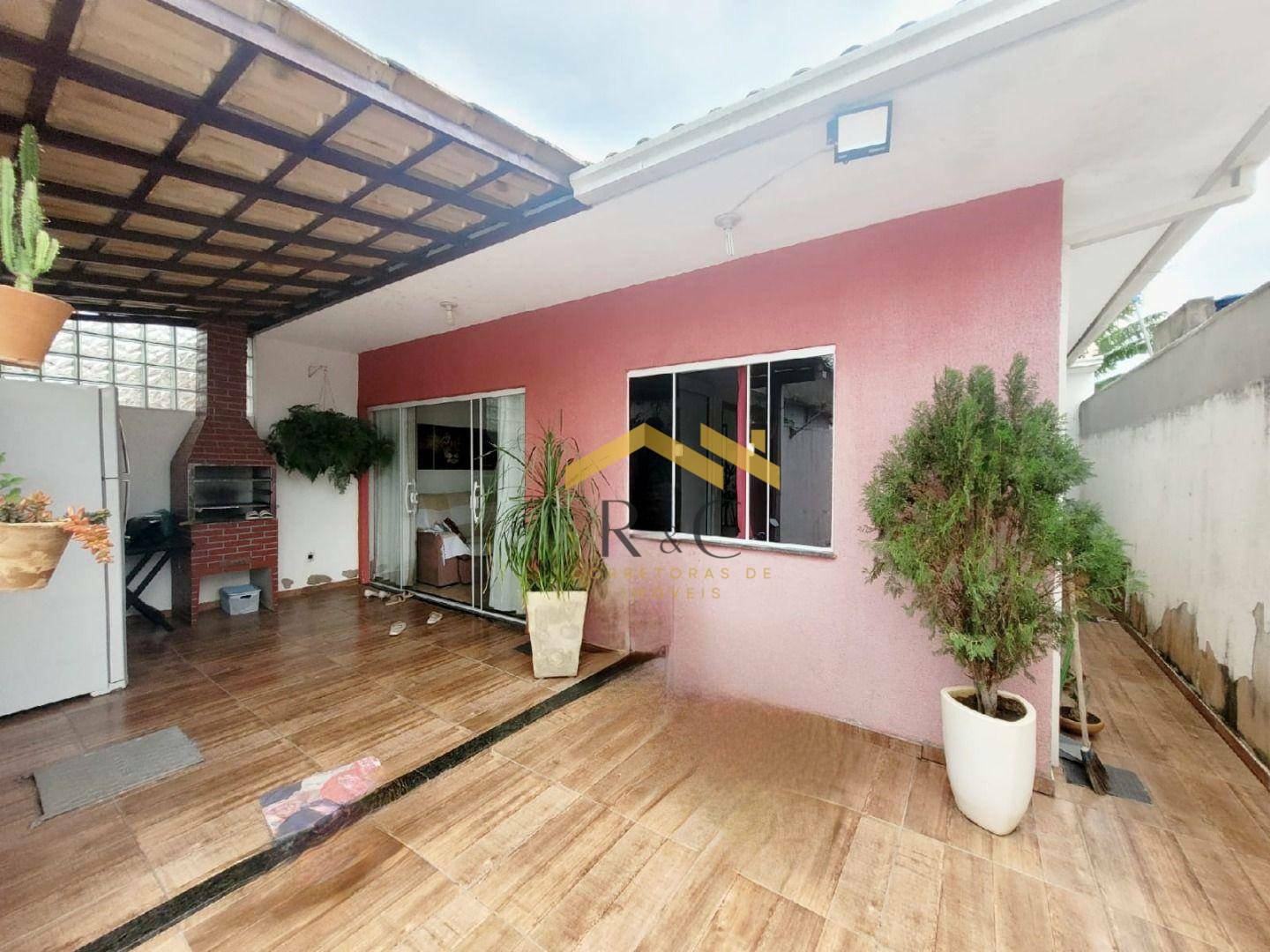 Casa à venda com 2 quartos, 65m² - Foto 1