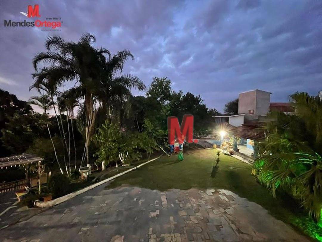 Chácara à venda com 6 quartos, 551m² - Foto 1