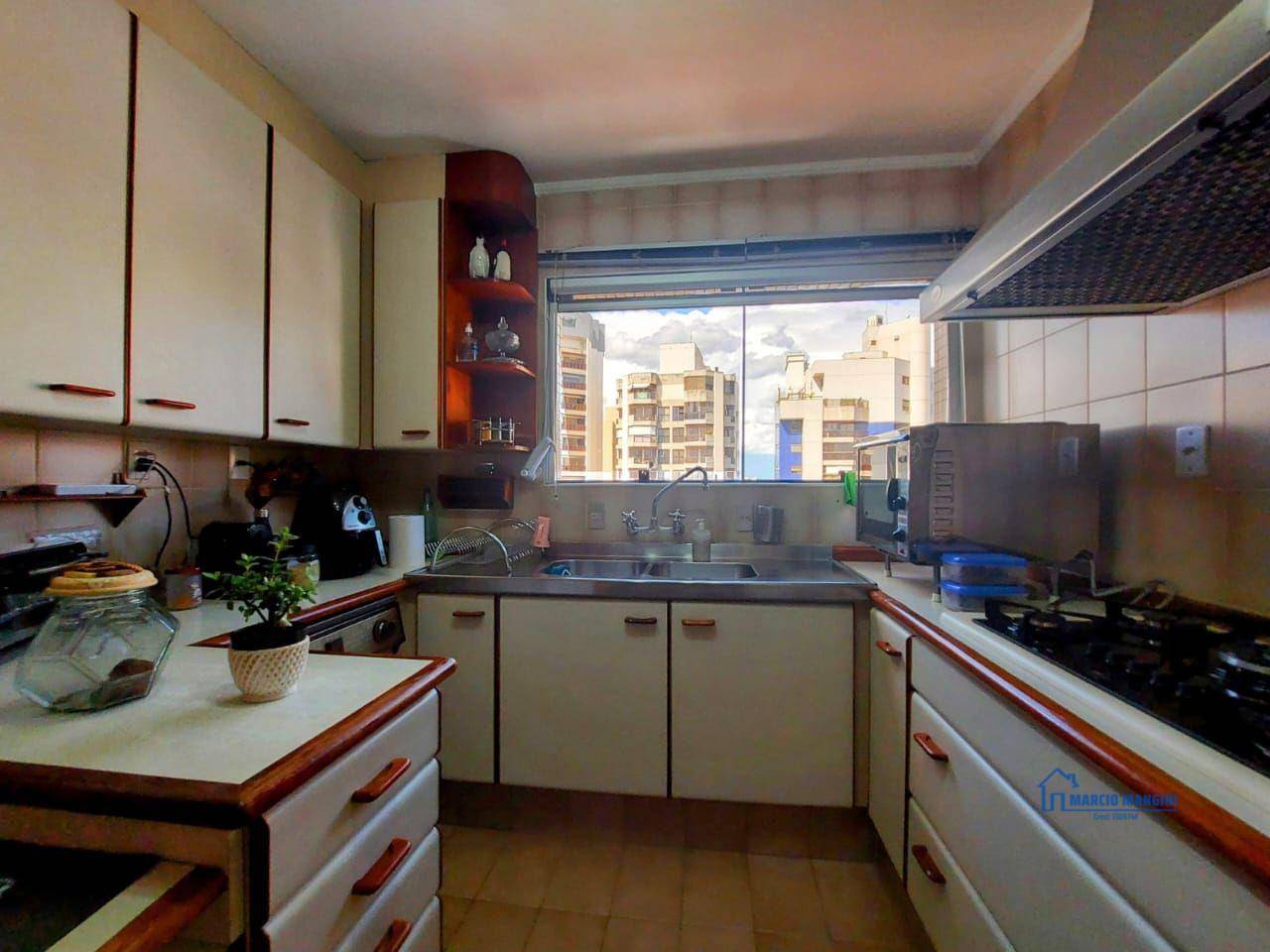 Apartamento à venda com 4 quartos, 240m² - Foto 6