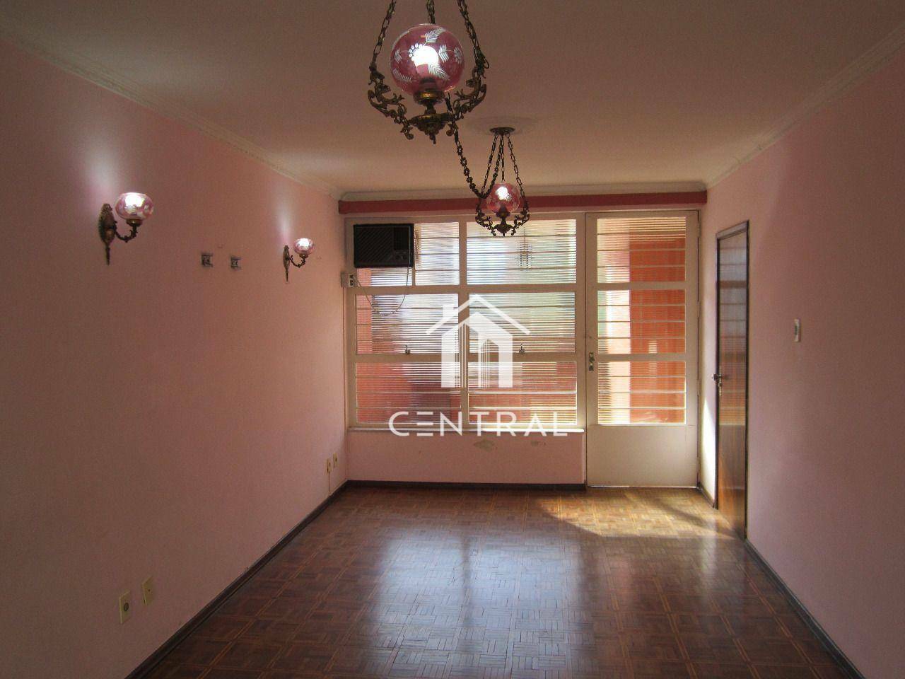 Casa para alugar com 6 quartos, 320m² - Foto 2