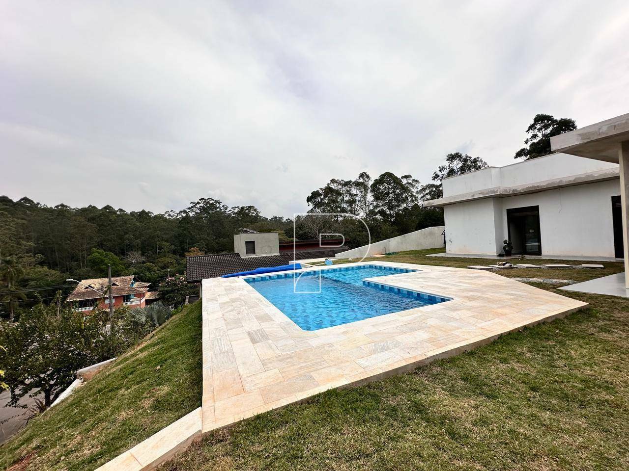 Casa de Condomínio à venda com 3 quartos, 240m² - Foto 3