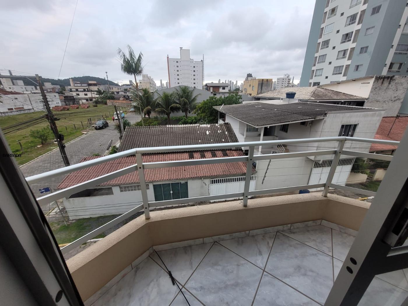 Apartamento para alugar com 3 quartos, 150m² - Foto 1