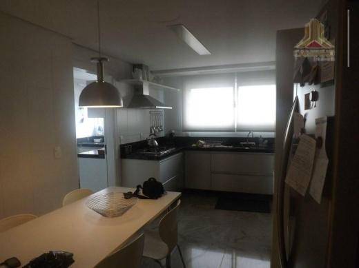 Apartamento à venda com 3 quartos, 221m² - Foto 4