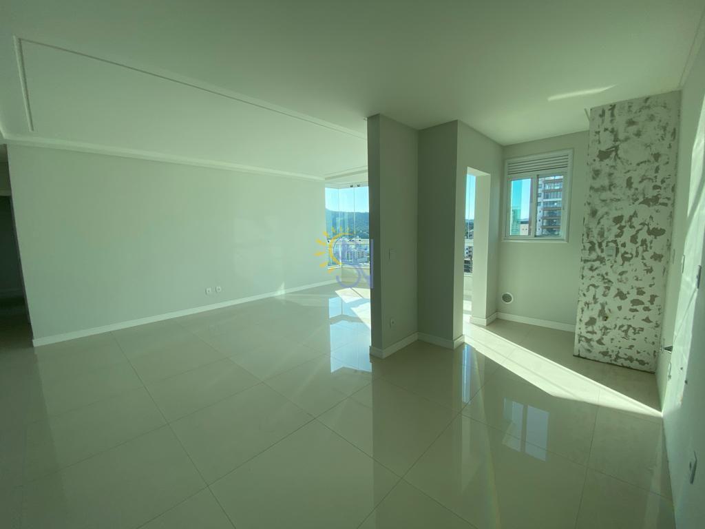 Apartamento à venda com 4 quartos, 150m² - Foto 2