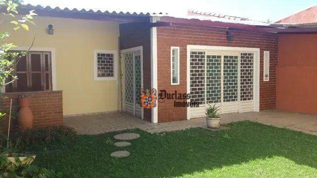 Casa à venda com 3 quartos, 161m² - Foto 1