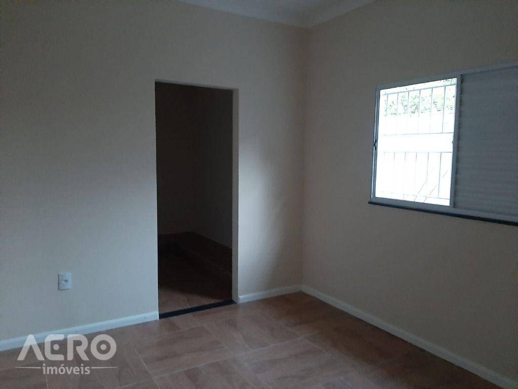 Casa à venda com 2 quartos, 130m² - Foto 11