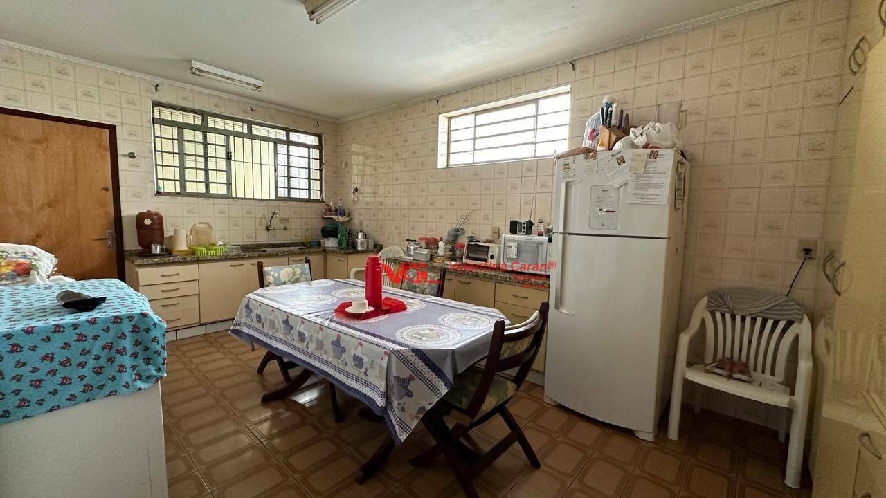 Casa à venda com 4 quartos, 220m² - Foto 11