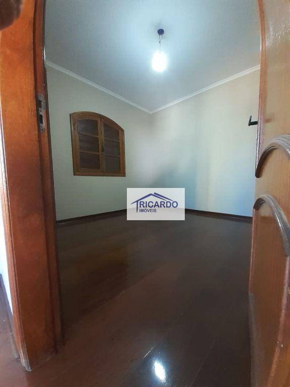 Sobrado à venda com 3 quartos, 300m² - Foto 18