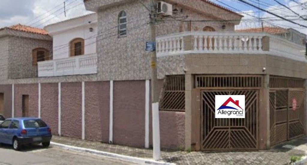 Casa à venda com 4 quartos, 246m² - Foto 1