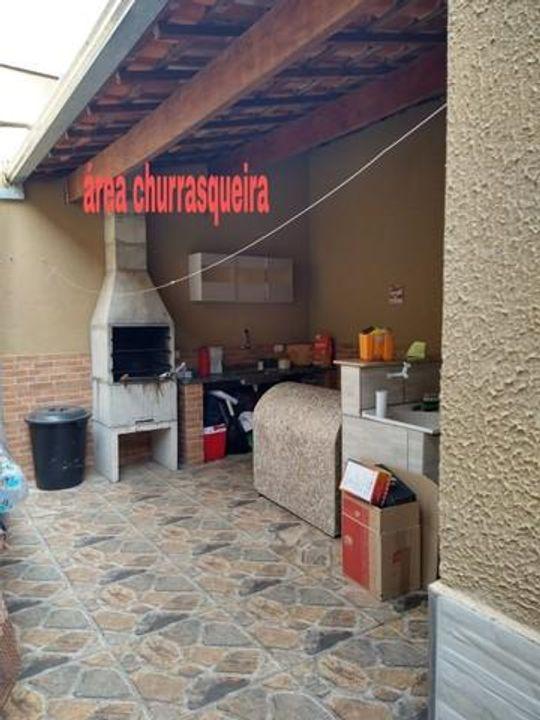 Casa à venda com 5 quartos, 250m² - Foto 1