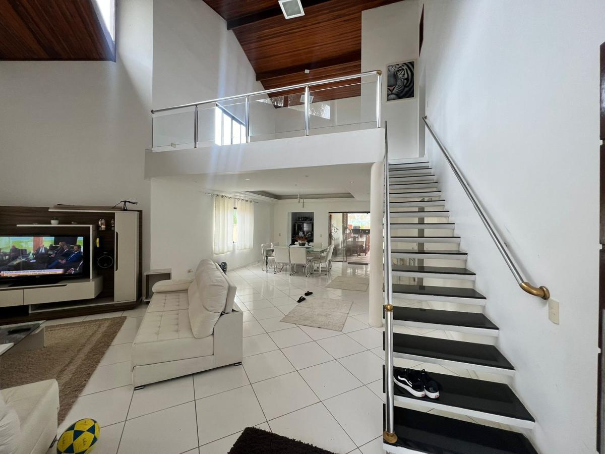 Casa de Condomínio à venda com 5 quartos, 300m² - Foto 4