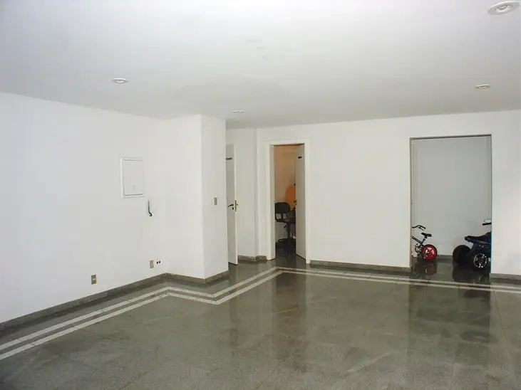 Apartamento à venda com 4 quartos, 215m² - Foto 2