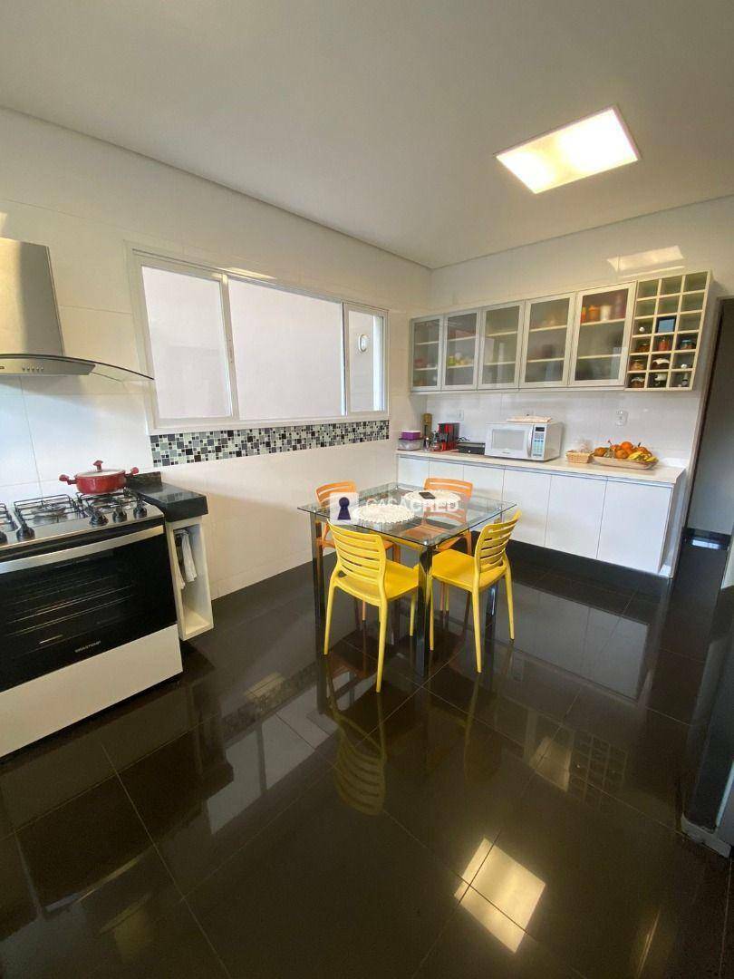 Casa à venda com 3 quartos, 300m² - Foto 4