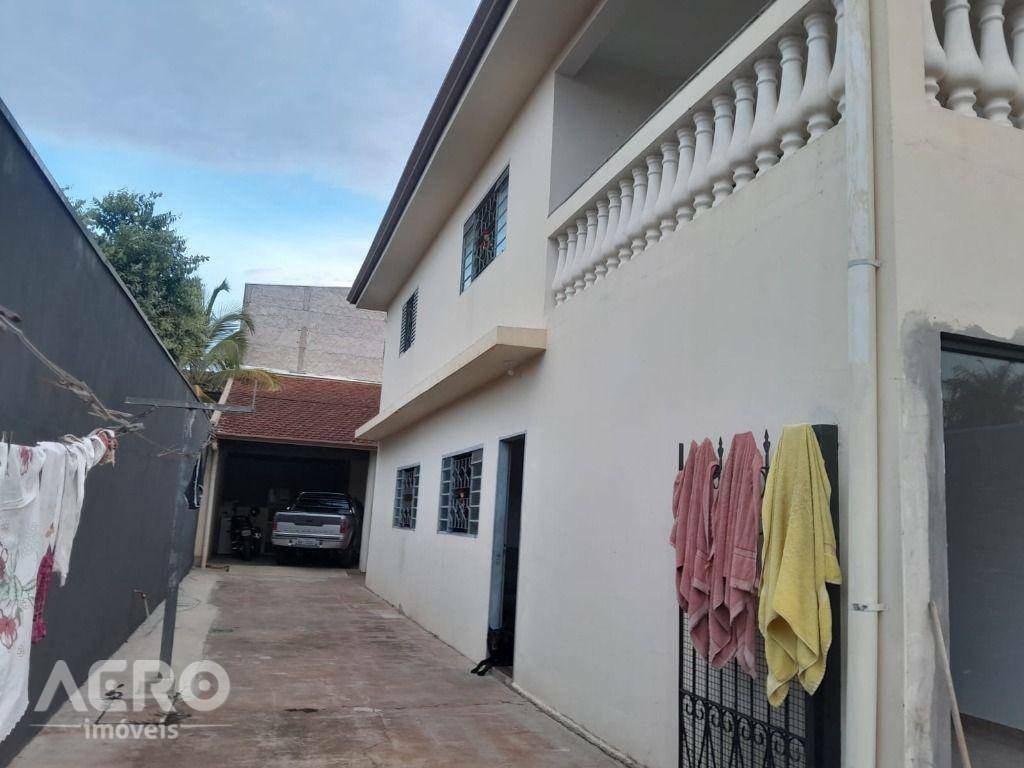 Casa à venda com 5 quartos, 348m² - Foto 9