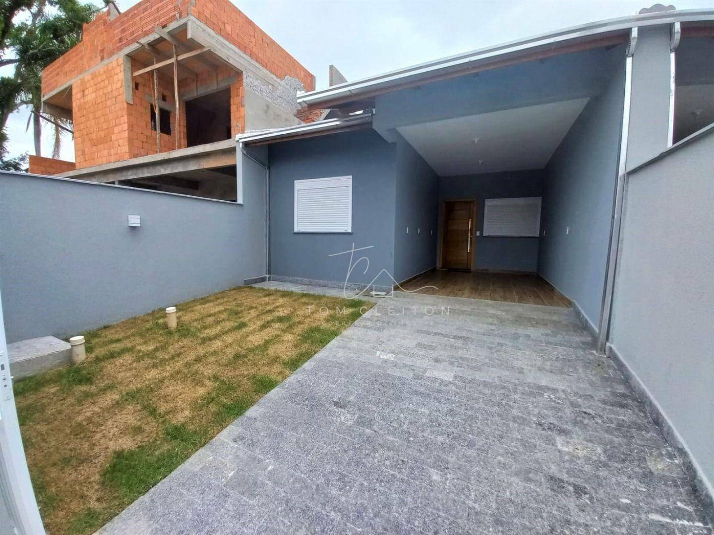 Casa à venda com 3 quartos, 99m² - Foto 1