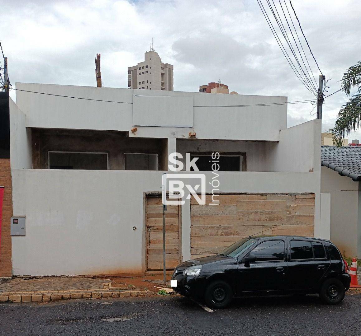 Casa à venda com 3 quartos, 214m² - Foto 1