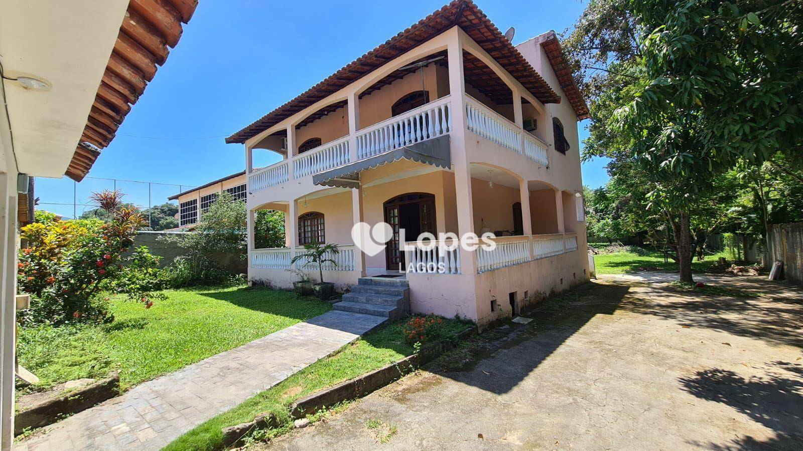 Casa à venda com 4 quartos, 250m² - Foto 1