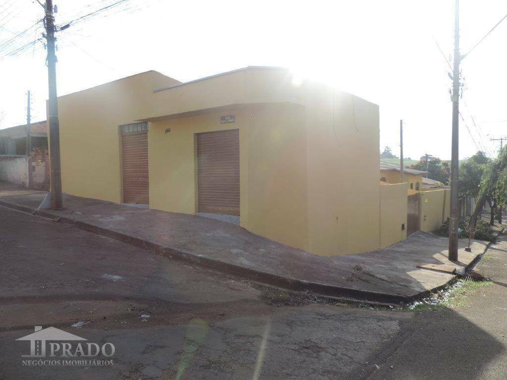 Casa à venda com 3 quartos, 200m² - Foto 1