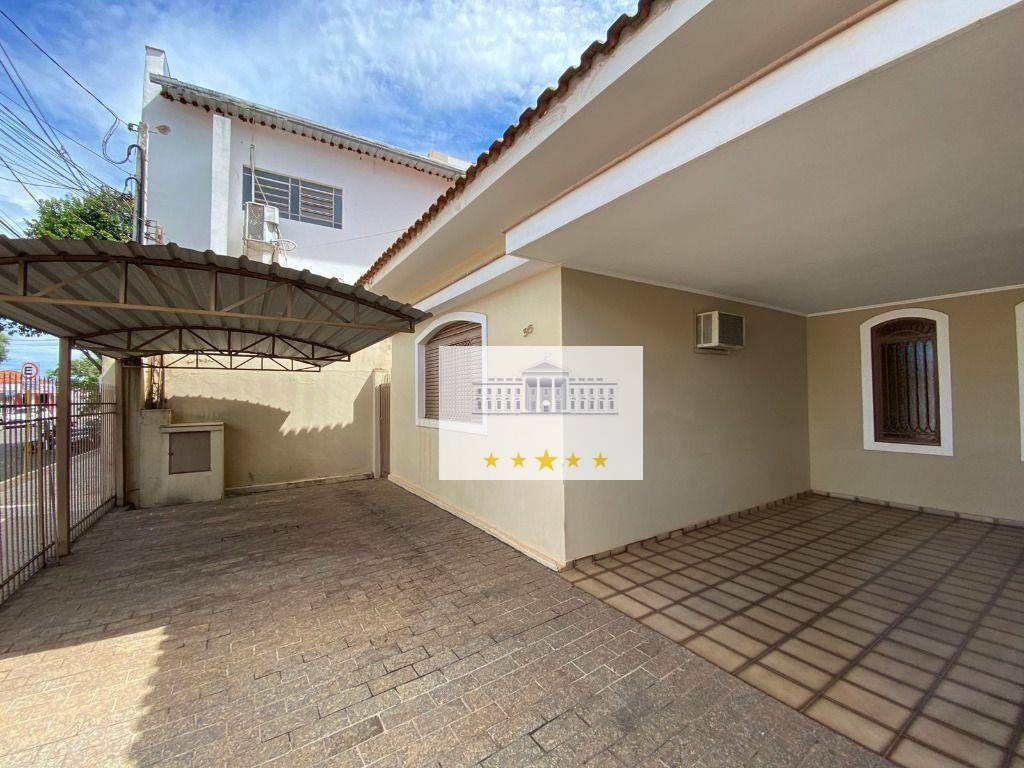 Casa à venda com 4 quartos, 250m² - Foto 1