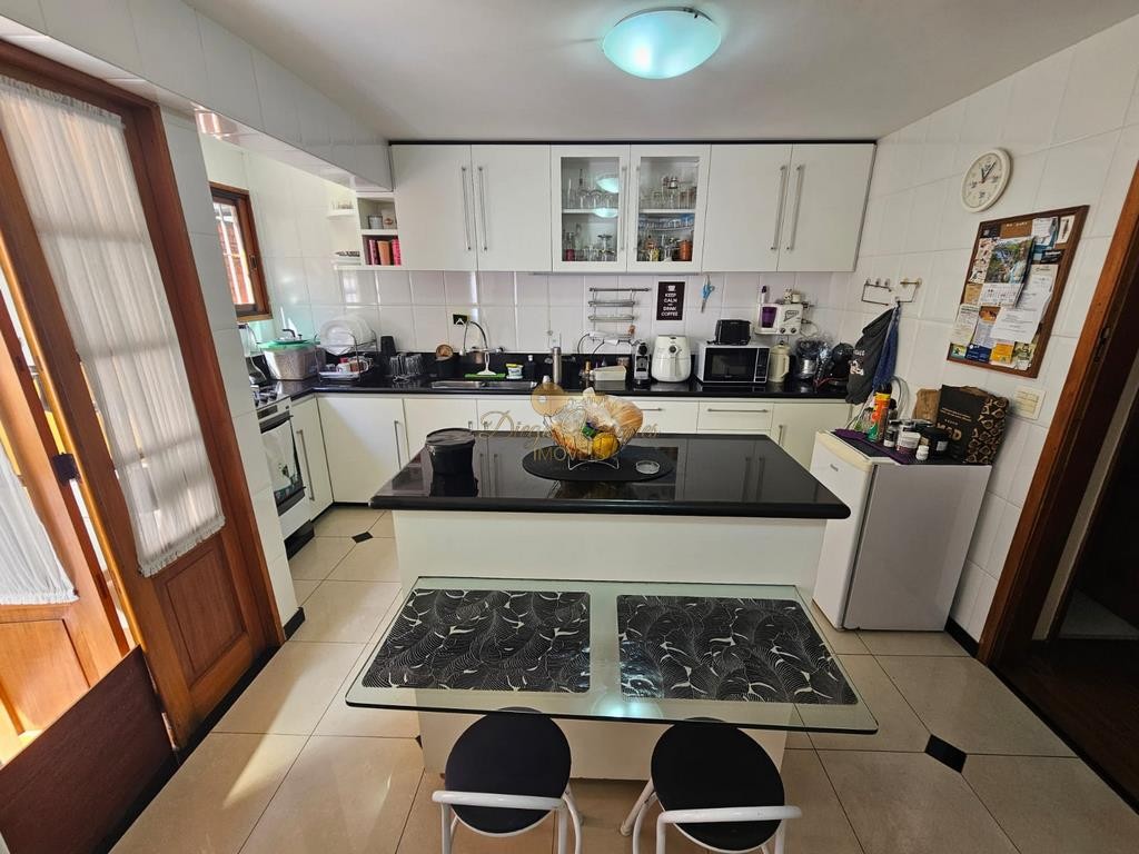 Casa à venda com 4 quartos, 200m² - Foto 24