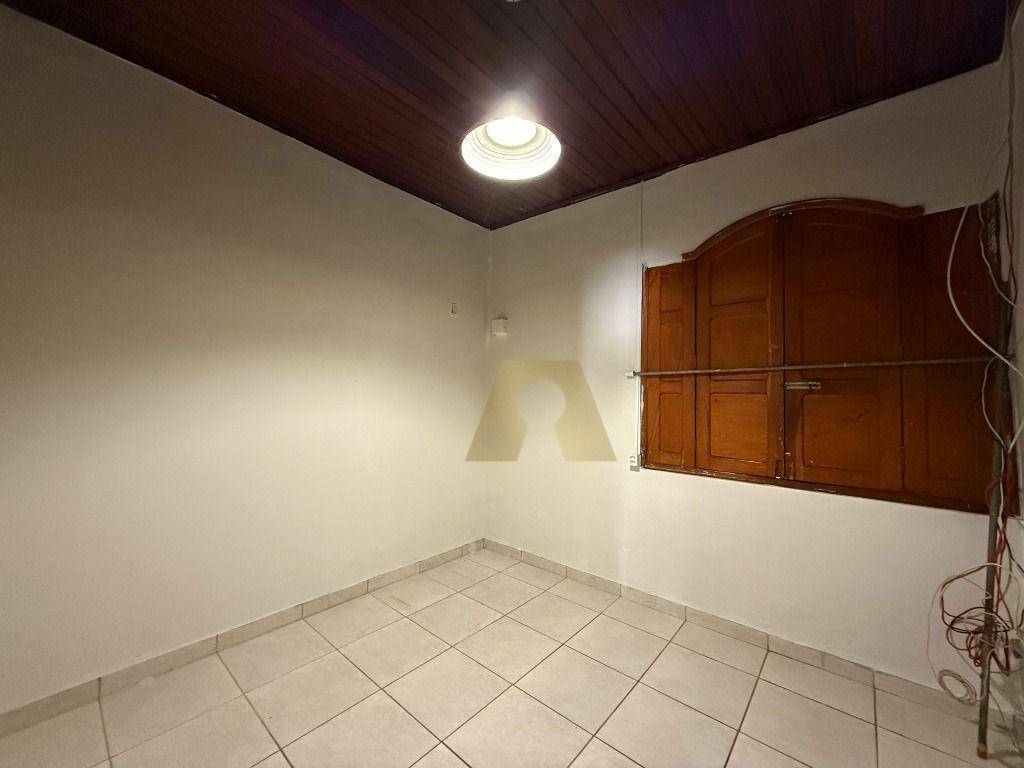 Casa para alugar com 3 quartos, 195m² - Foto 8