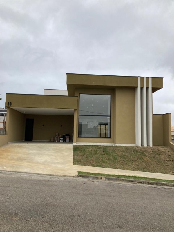 Casa à venda com 3 quartos, 150m² - Foto 1