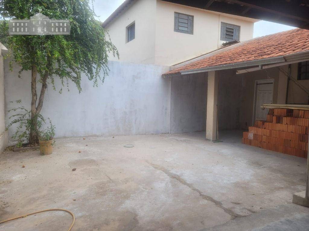 Casa à venda com 2 quartos, 150m² - Foto 1