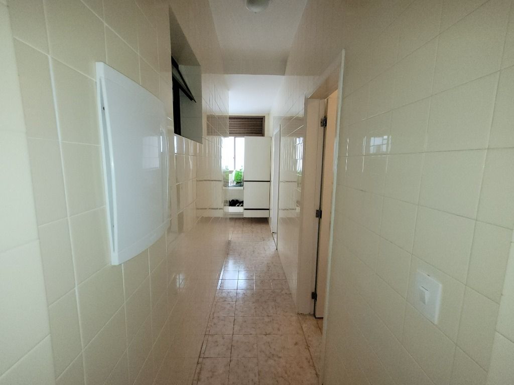 Apartamento à venda com 4 quartos, 216m² - Foto 25