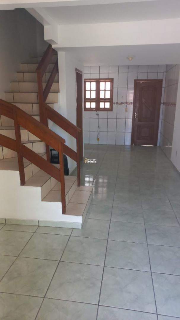 Casa à venda com 2 quartos, 70m² - Foto 2