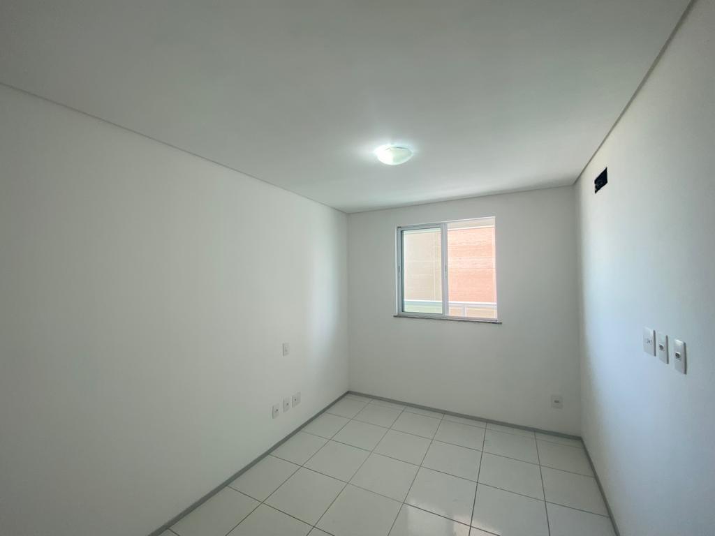 Apartamento à venda com 2 quartos, 75m² - Foto 4