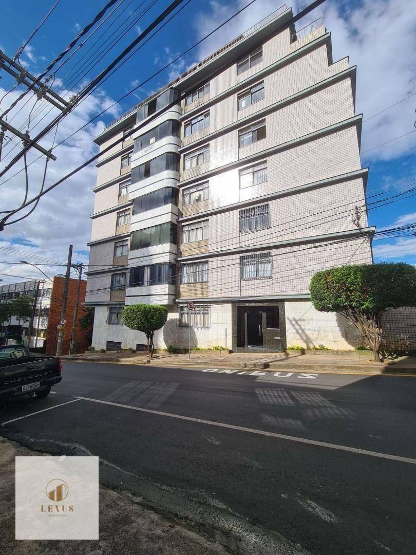 Apartamento à venda com 4 quartos, 240m² - Foto 2